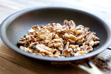 Nuts in a man's diet increase testosterone levels