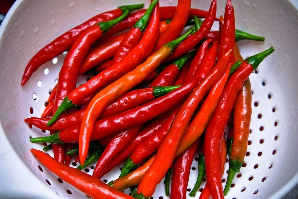 It is advisable to add pepper to the dish in small quantities and fresh.